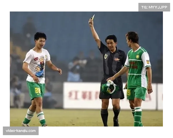 某中甲球员因涉嫌赌球被警方带走调查